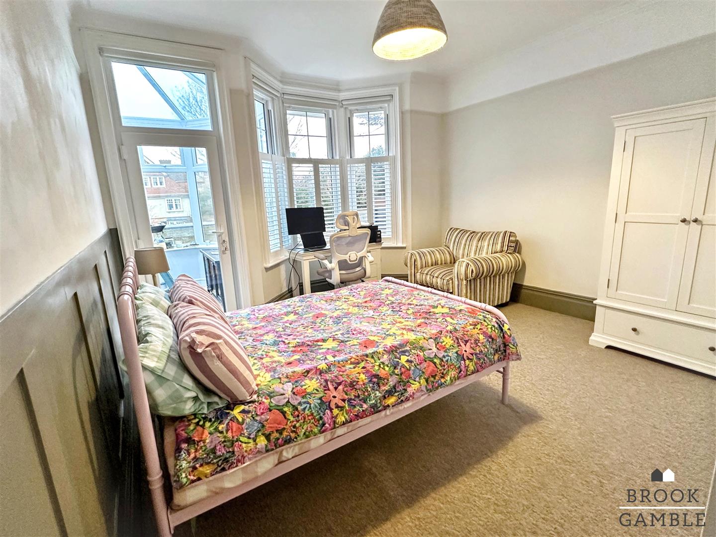 3 Bedroom Flat - Garden. Arlington Road in Eastbourne,  17